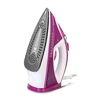 مكوى بخار بقاعدة سيراميك مع خاصية الإغلاق التلقائي قوة 2400 واط من Black & Decker