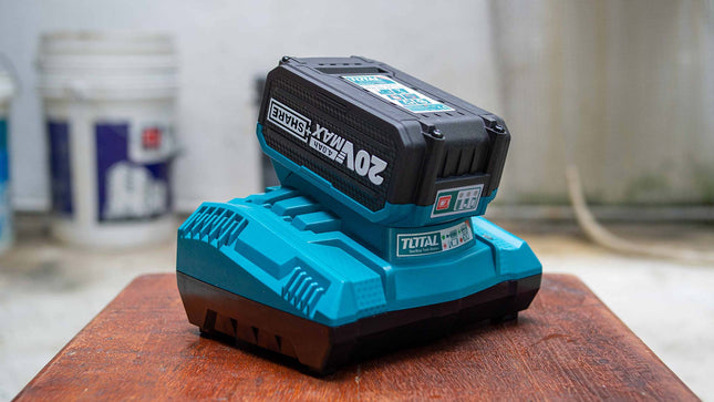 شاحن 20 فولت سريع من توتال