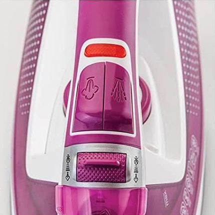 مكوى بخار بقاعدة سيراميك مع خاصية الإغلاق التلقائي قوة 2400 واط من Black & Decker