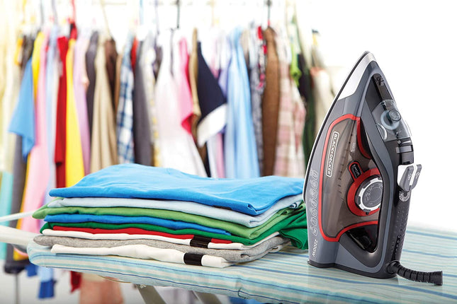 مكواة بخار بلاك أند ديكر 2200 واط قاعدة سيراميك مع خاصية التنظيف الذاتي