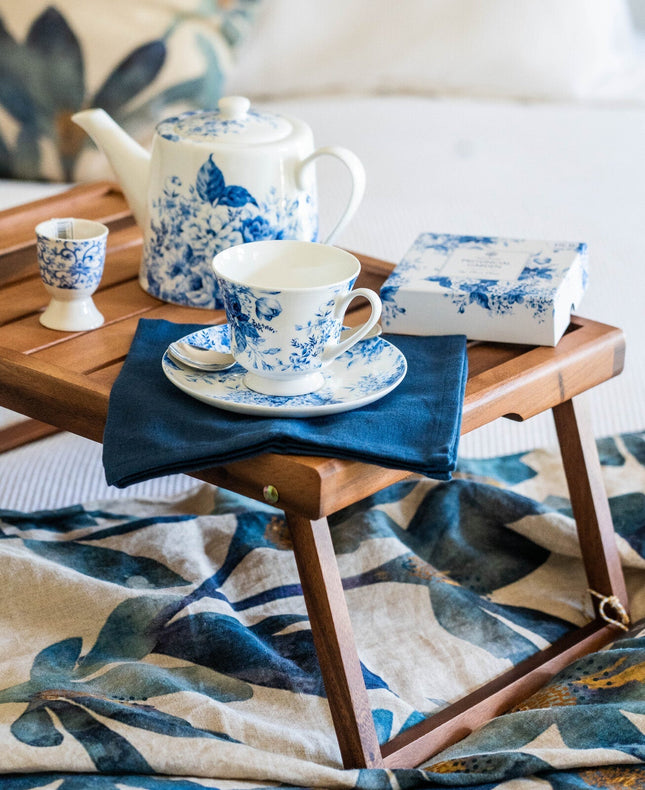 كوب وصحن أبيض للحديقة الإقليمية