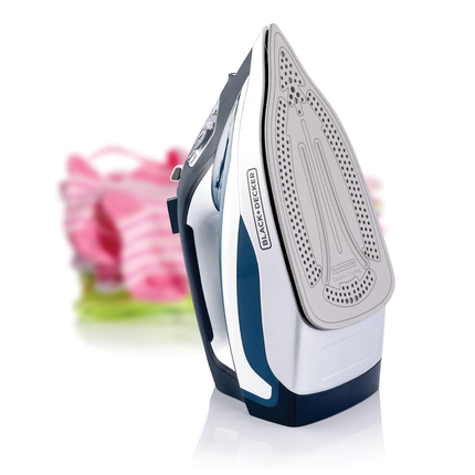 مكواة بخار من السيراميك بقوة 2400 واط وخزان مياه سعة 380 مل ماركة Black & Decker