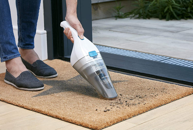 مكنسة كهربائية بلاك أند ديكر محمولة لاسلكية 3.6 فولت مع بطارية ليثيوم ايون 1.5 امبير في الساعة   قوة شفط 8 واط، سعة وعاء 325 مل