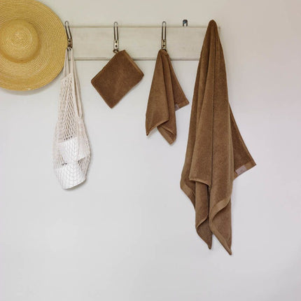 منشفة استحمام عسلي من Aquanova Oslo - قياس 70 * 130 سم