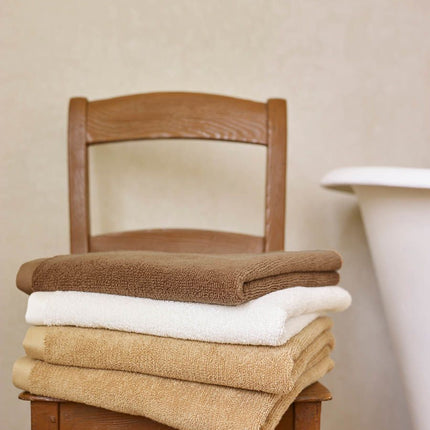 منشفة استحمام عسلي من Aquanova Oslo - قياس 70 * 130 سم