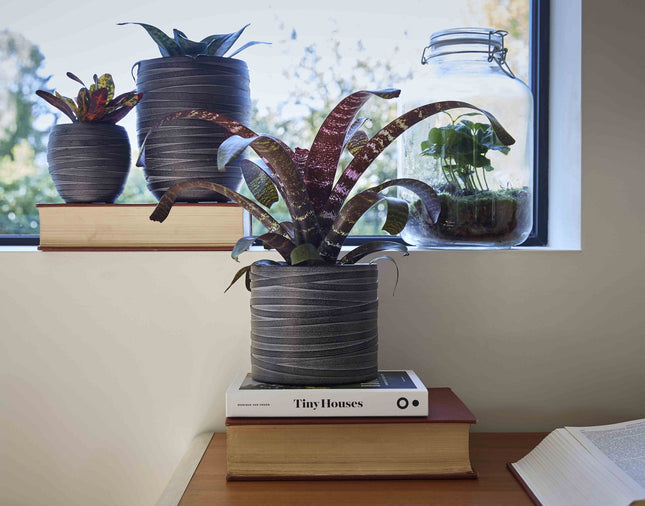 قوار زهور صغير كوبي يوربي  - أسود 15 * 15 سم