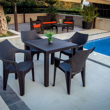 كرسي بابل راتان بلاستيكي بذراعين من سامبا