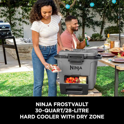صندوق تبريد نينجا FrostVault سعة 28 لتر FB131 | مع درج تبريد جاف بدرجة ثلاجة