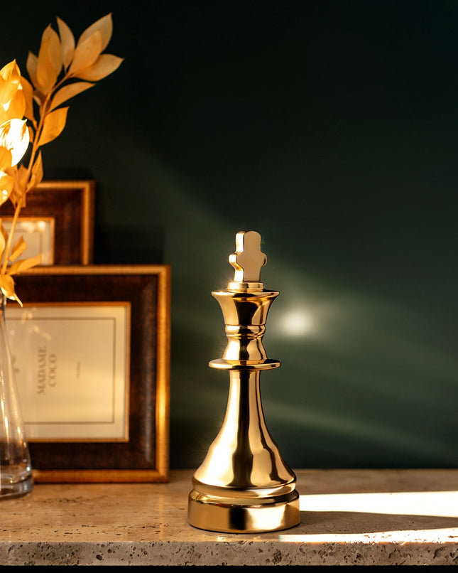 La Reine Golden Statue | An Elegant Royal Sculpture
