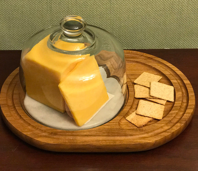 لوح خشبي بيضاوي للجبن مع غطاء زجاج