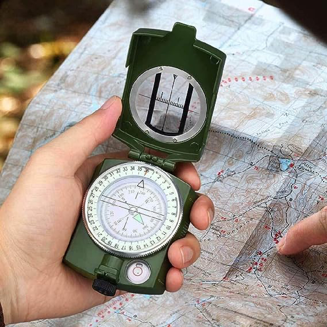 بوصلة عسكرية متعددة الوظائف