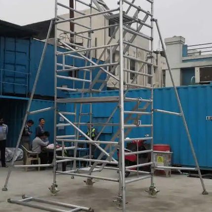 سقالة المنيوم مزايا (مع سلم) من مزايا عدة اطوال